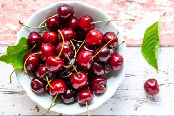 Nutritive values of cherries